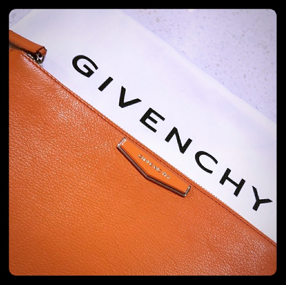 Givenchy Antigona clutch orange